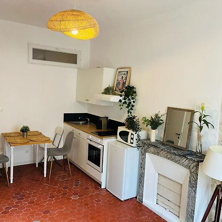 Studio En Plein Coeur Du Vieil Antibes, Vue Sur Place Romantique エクステリア 写真
