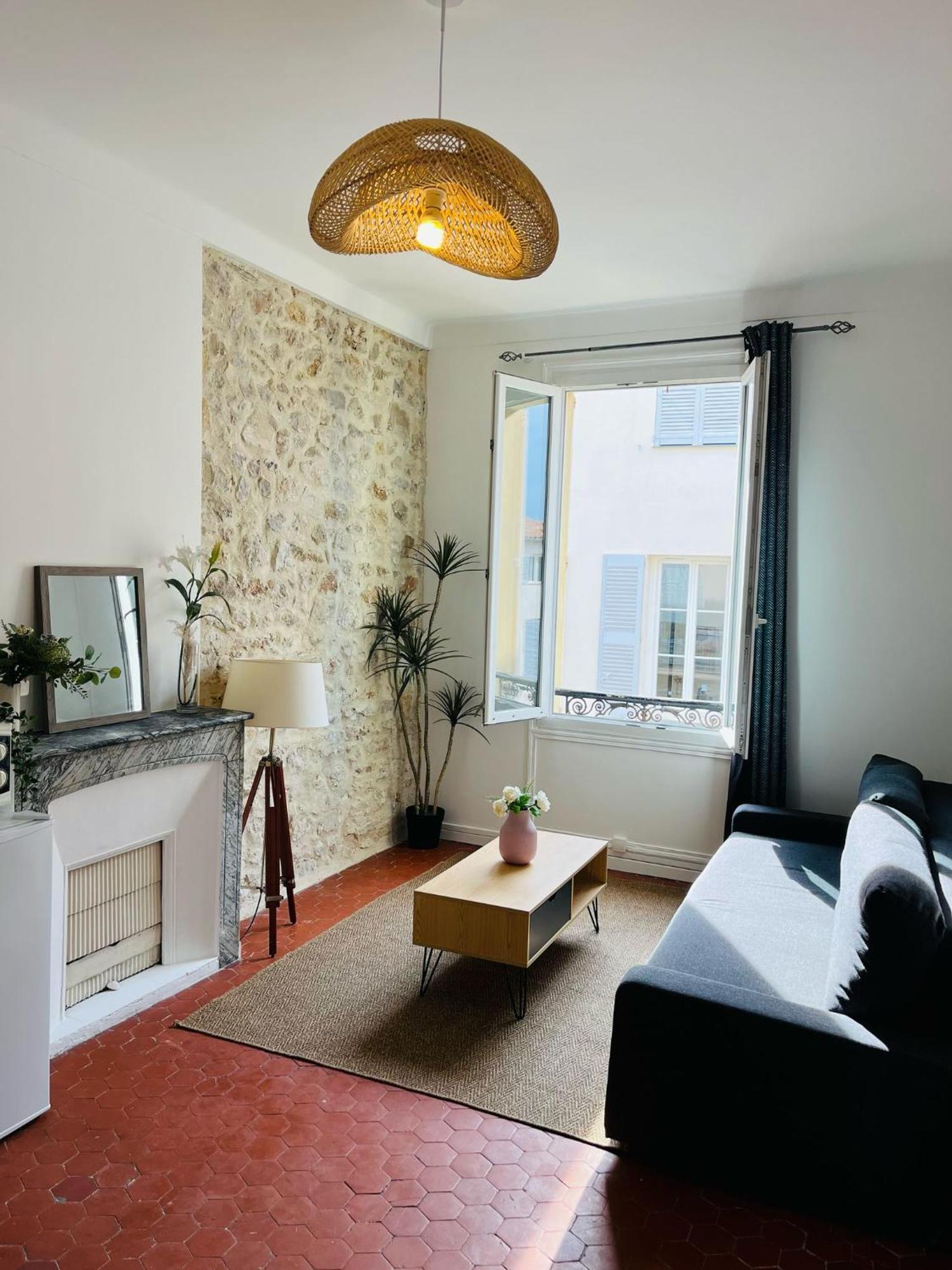 Studio En Plein Coeur Du Vieil Antibes, Vue Sur Place Romantique エクステリア 写真