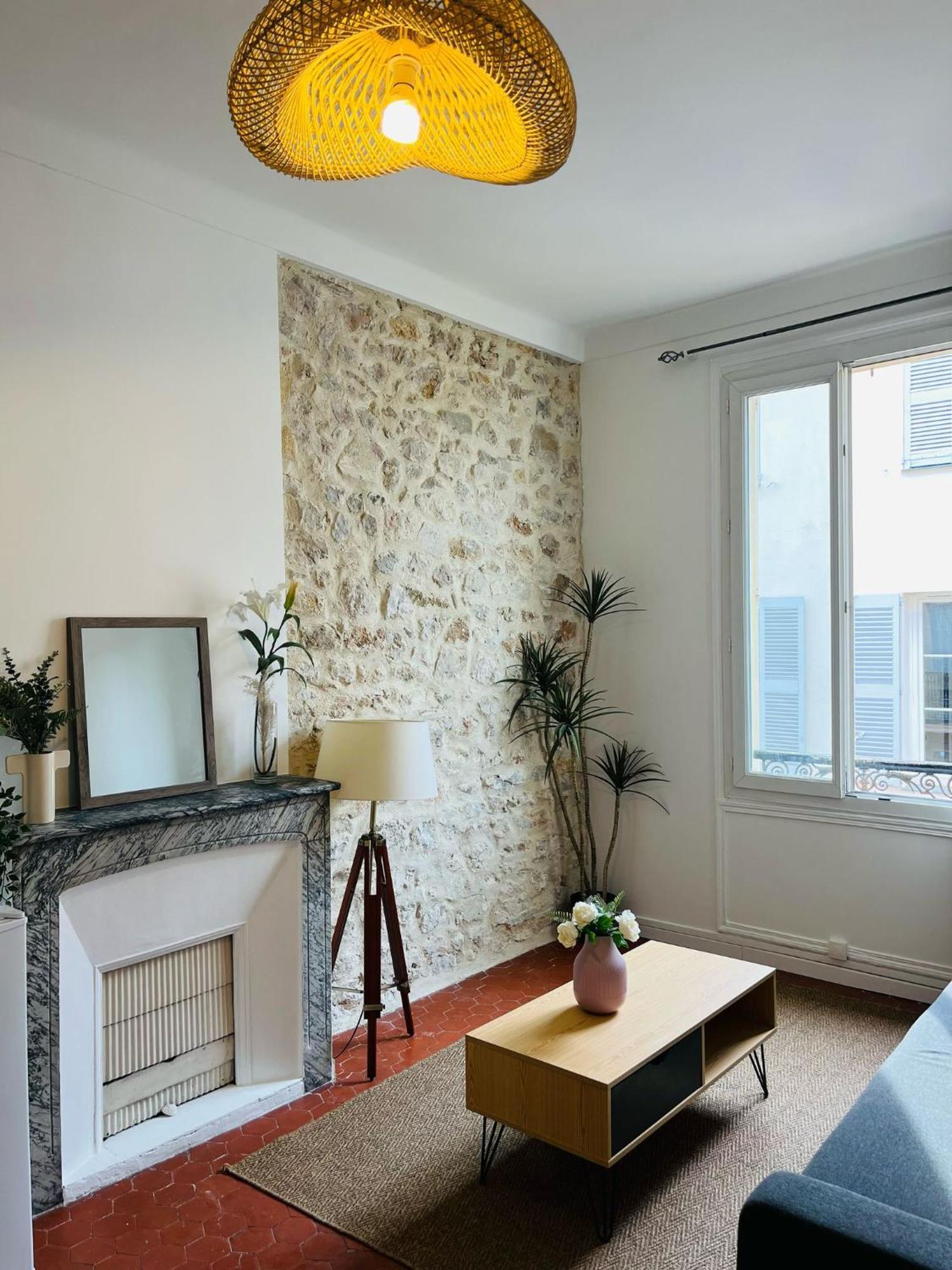 Studio En Plein Coeur Du Vieil Antibes, Vue Sur Place Romantique エクステリア 写真
